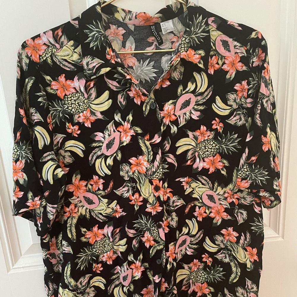 H&M Divided Tropical Button Down Shirt - S
